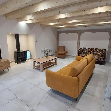 8 Personnes Ussel Grande Maison Renovee Casa de Férias *