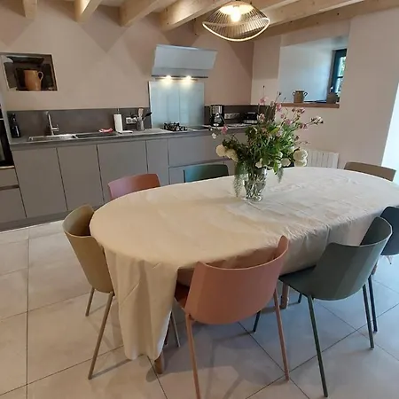 8 Personnes Ussel Grande Maison Rénovée * Ussel (Cantal)