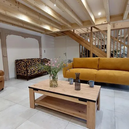 8 Personnes Ussel Grande Maison Rénovée * Ussel (Cantal)