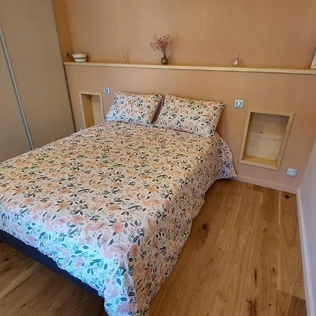 Hébergement de vacances 8 Personnes Ussel Grande Maison Rénovée *