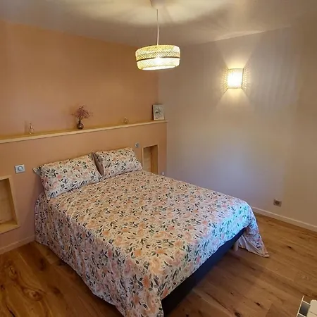 Hébergement de vacances 8 Personnes Ussel Grande Maison Rénovée Ussel (Cantal)