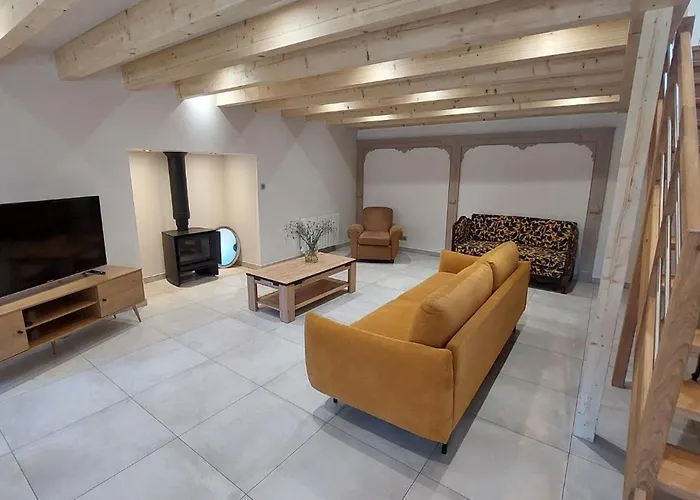 8 Personnes Ussel Grande Maison Renovee Holiday home *