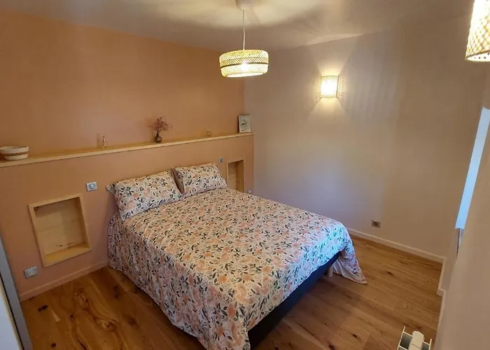 Holiday home 8 Personnes Ussel Grande Maison Renovee Ussel (Cantal)